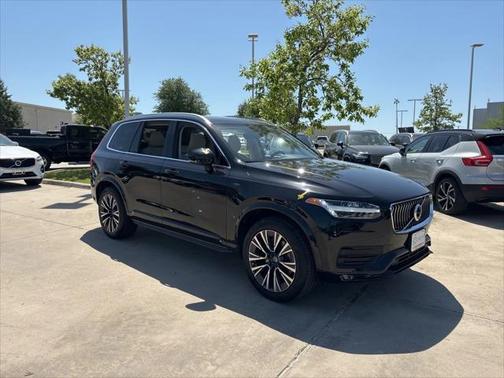 2022 Volvo XC90 T6 Momentum