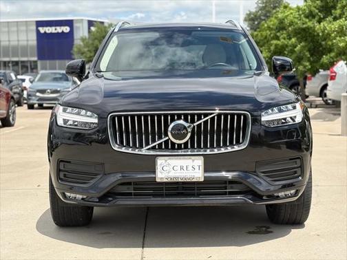 2022 Volvo XC90 T6 Momentum