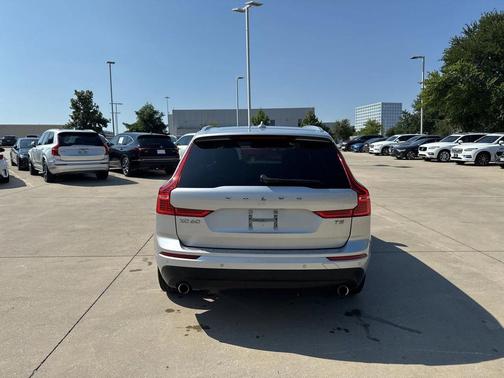 2021 Volvo XC60 T5 Momentum