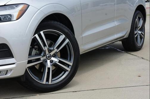 2021 Volvo XC60 T5 Momentum