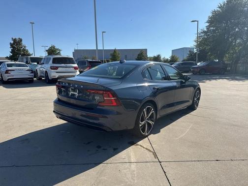 2025 Volvo S60 B5 AWD