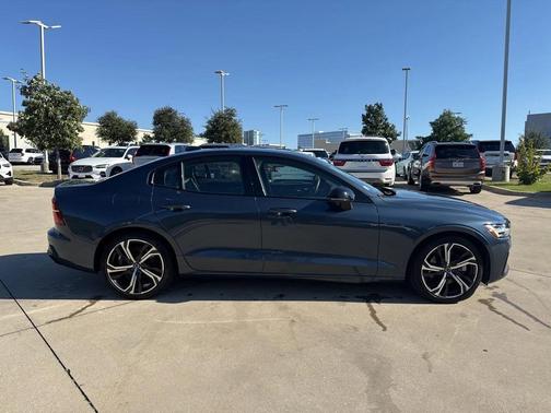 2025 Volvo S60 B5 AWD