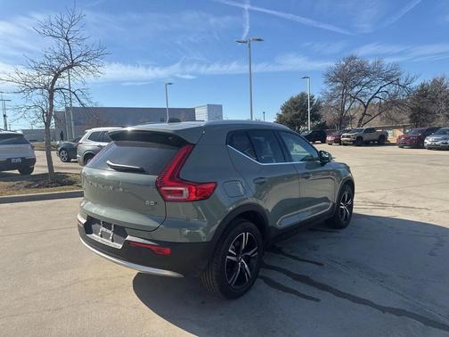 2025 Volvo XC40 B5 AWD