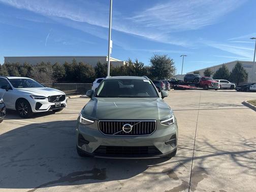 2025 Volvo XC40 B5 AWD