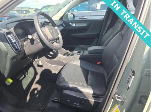 2025 Volvo XC40 B5 AWD