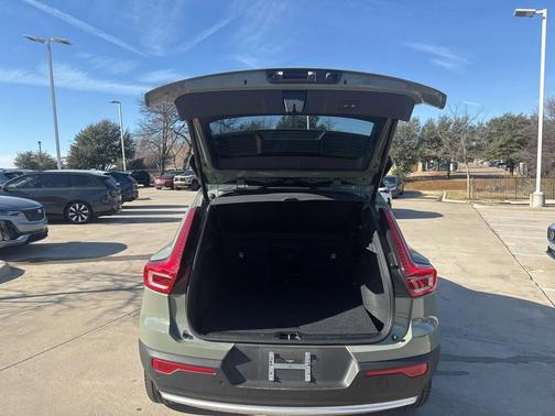 2025 Volvo XC40 B5 AWD