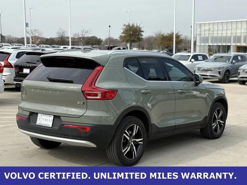 2025 Volvo XC40 B5 AWD