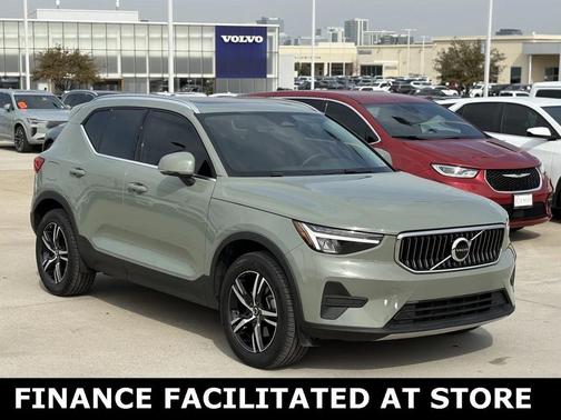 2025 Volvo XC40 B5 AWD