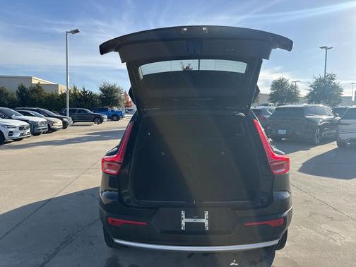 2025 Volvo XC40 B5 Plus Bright Theme