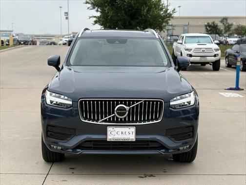 2022 Volvo XC90 T6 Momentum