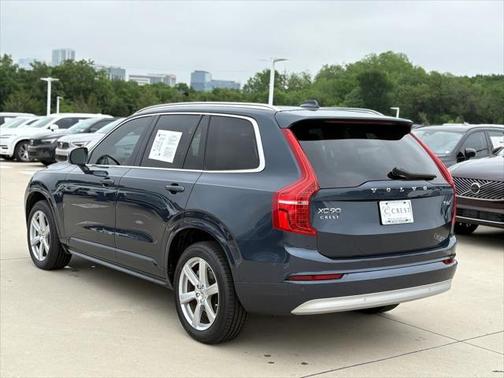 2022 Volvo XC90 T6 Momentum