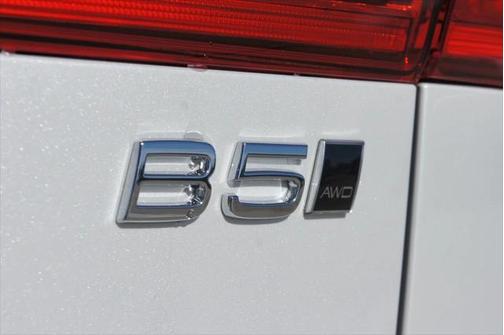 2025 Volvo XC60 B5 Core