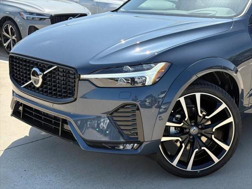2025 Volvo XC60 B5 Ultra