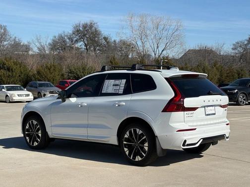 2026 Volvo XC60 B5 Plus