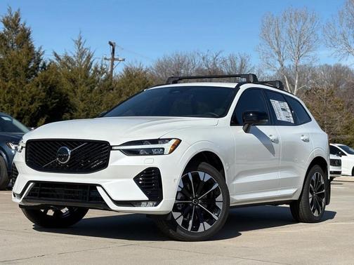 2026 Volvo XC60 B5 Plus