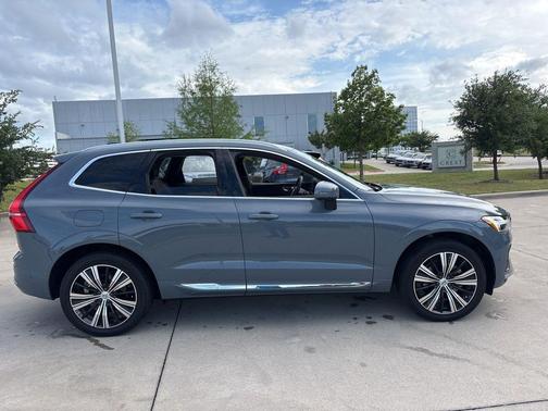 2023 Volvo XC60 B5 Plus Bright Theme