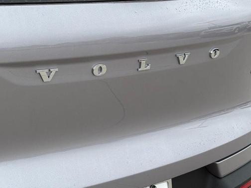 2026 Volvo XC40 B5 Ultra