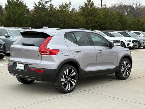 2026 Volvo XC40 B5 Ultra