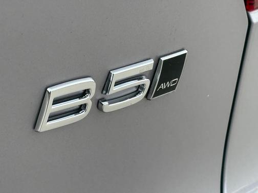 2026 Volvo XC40 B5 Ultra