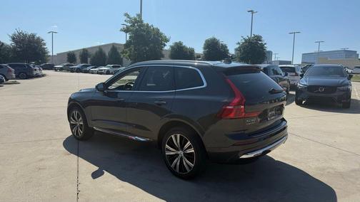 Platinum Gray Metallic 2023 Volvo XC60 B5 Plus Bright Theme