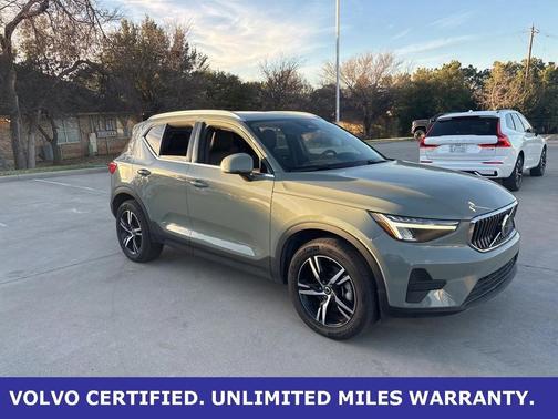 2025 Volvo XC40 B5 AWD