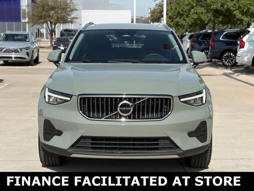 2025 Volvo XC40 B5 AWD