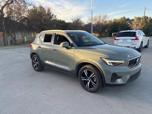 2025 Volvo XC40 B5 AWD