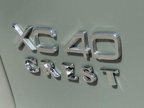 2025 Volvo XC40 B5 AWD