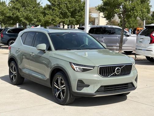 2025 Volvo XC40 B5 AWD