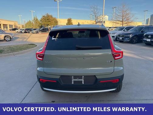 2025 Volvo XC40 B5 AWD