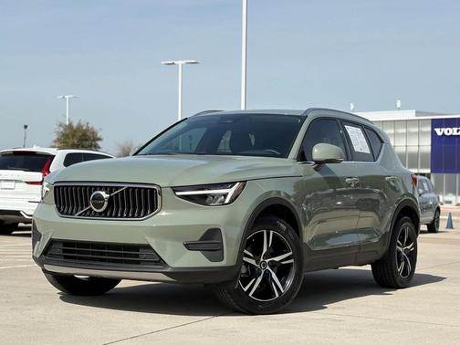 2025 Volvo XC40 B5 AWD