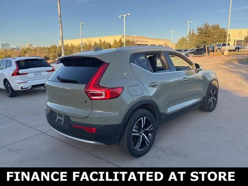 2025 Volvo XC40 B5 AWD