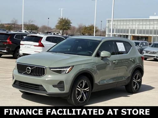 2025 Volvo XC40 B5 AWD