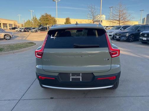 2025 Volvo XC40 B5 AWD