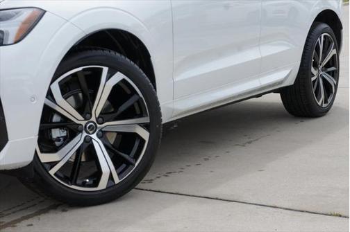 2025 Volvo XC60 B5 Ultra