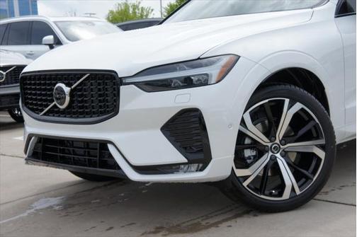 2025 Volvo XC60 B5 Ultra