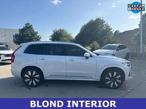Crystal White Metallic 2025 Volvo XC90 Plug-In Hybrid T8 Plus