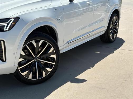 2025 Volvo XC90 Plug-In Hybrid T8 (2025.5) Plus 7-Seater