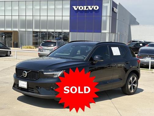 2025 Volvo XC40 B5 Plus Dark Theme