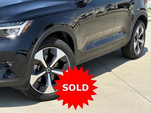 2025 Volvo XC40 B5 Plus Dark Theme