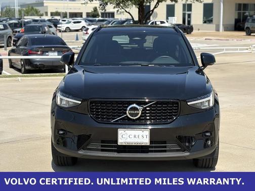 2025 Volvo XC40 B5 Plus Dark Theme