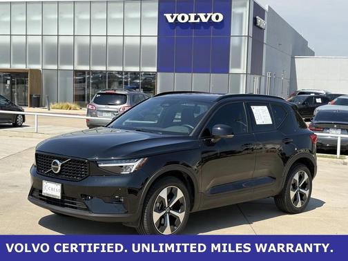 2025 Volvo XC40 B5 Plus Dark Theme