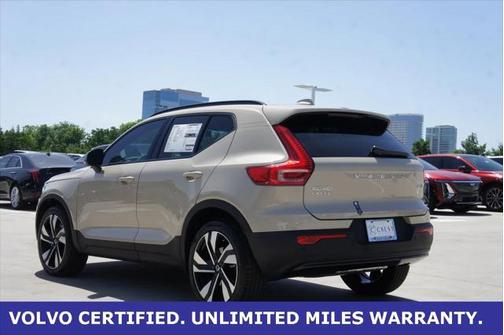 2025 Volvo XC40 B5 Plus Dark Theme