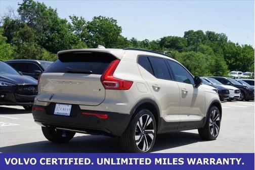 2025 Volvo XC40 B5 Plus Dark Theme