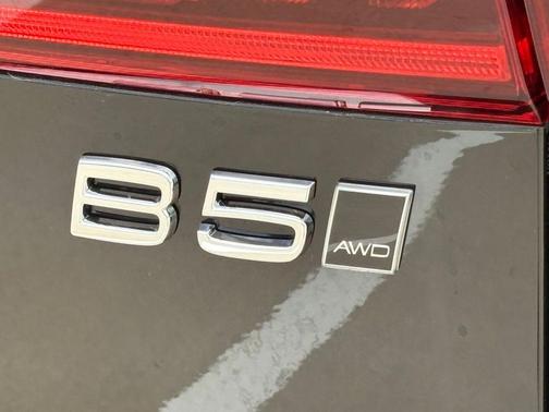 Onyx Black 2026 Volvo XC60 B5 Plus