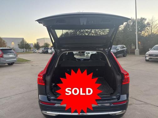 2023 Volvo XC60 B5 Ultimate Bright Theme