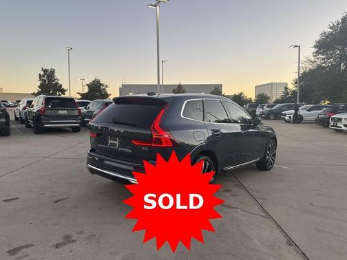 2023 Volvo XC60 B5 Ultimate Bright Theme