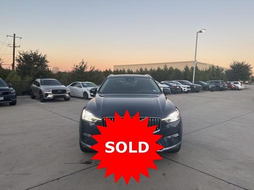 2023 Volvo XC60 B5 Ultimate Bright Theme