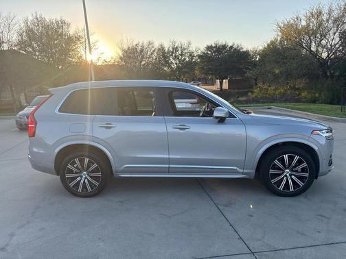 2024 Volvo XC90 B6 Plus Bright Theme