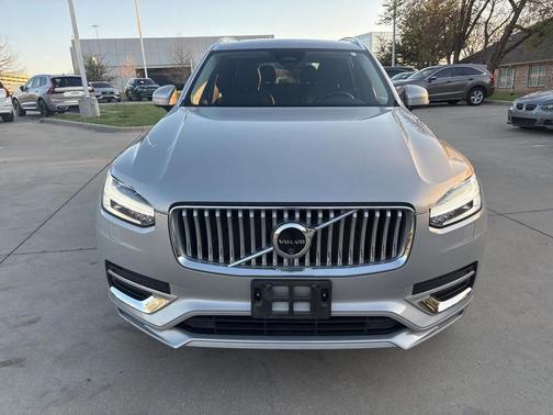 2024 Volvo XC90 B6 Plus Bright Theme